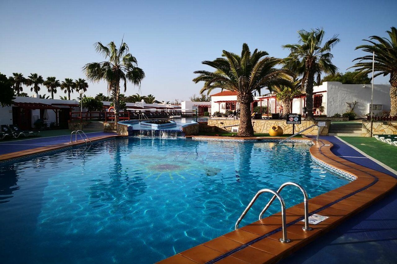 HOTEL CASTILLO BEACH CLUB APARTMENTS CALETA DE FUSTE 3* (Spain) - from £ 41  | HOTELMIX